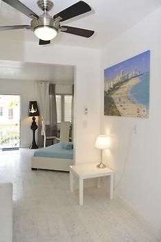Art Deco Ocean Walk Apartments Miami Beach Exterior photo